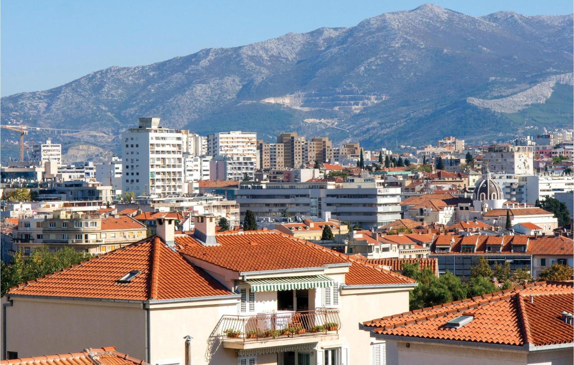 Lovely Apartment In Split With Wifi מראה חיצוני תמונה