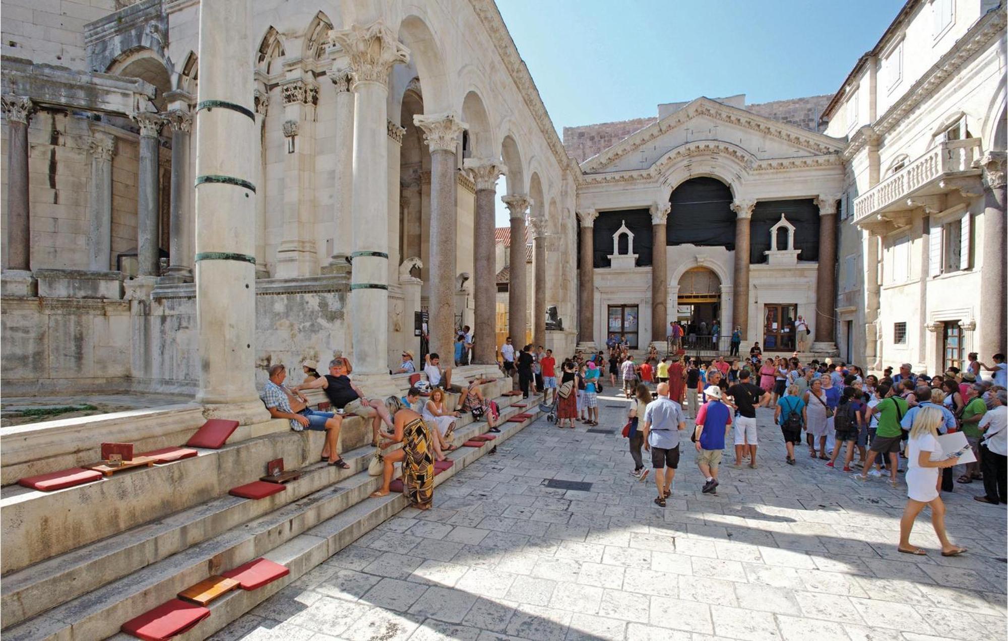 Lovely Apartment In Split With Wifi מראה חיצוני תמונה